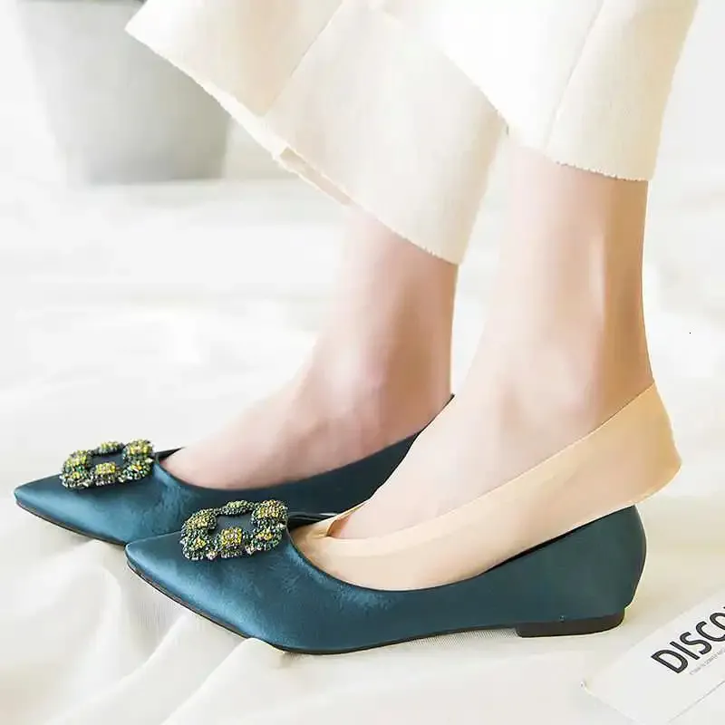 Soletta ortopedica da donna in memory foam, per alleviare la pressione, ammortizzare l'arco plantare e supportare il piede piatto._voghion.com