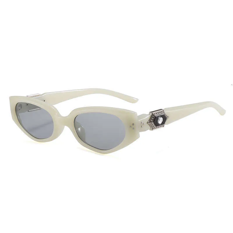 DHsunglasses 2025 Retro Cat-Eye Sunglasses with PC Frame and  display picture 1