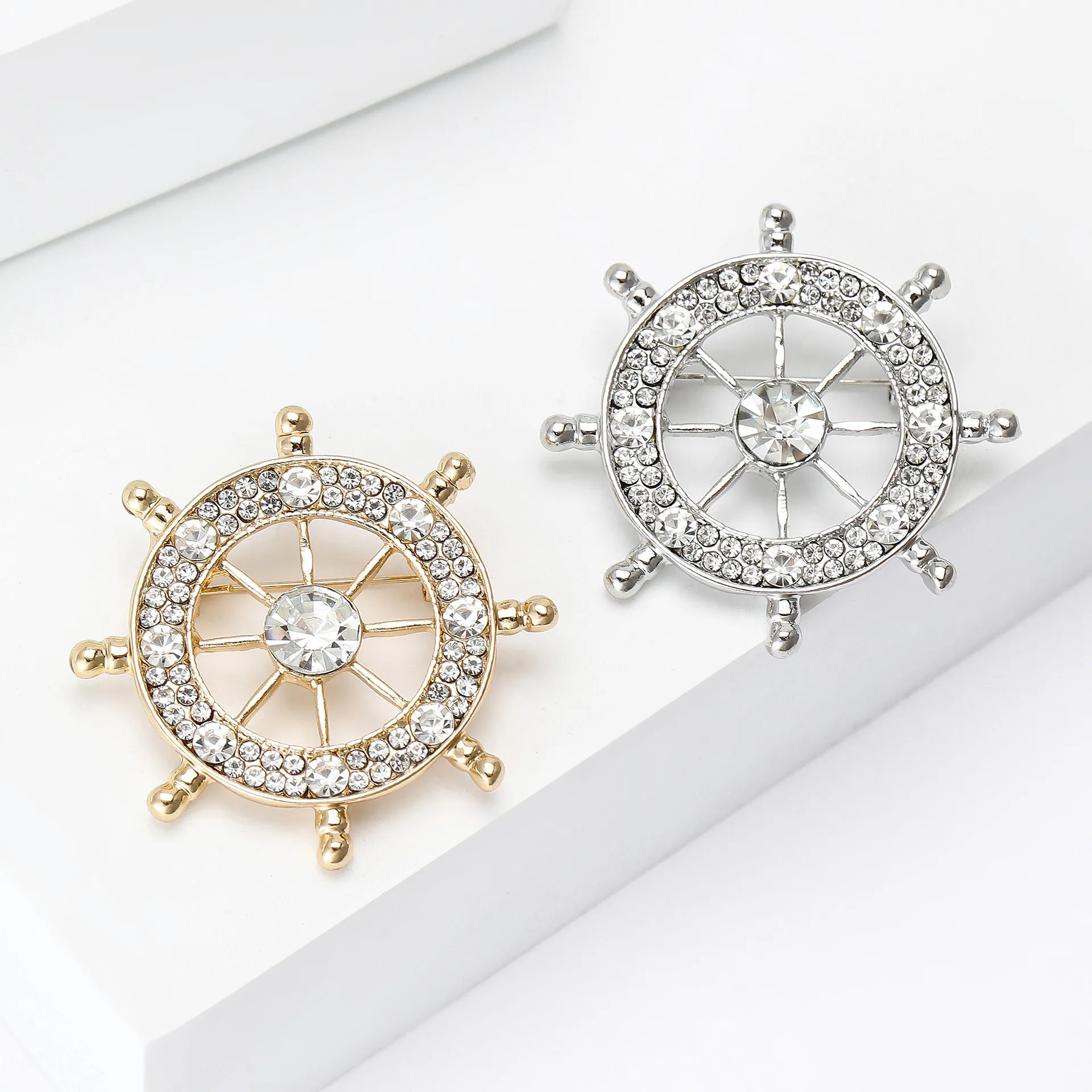 Gold Tone Rhinestone Encrusted Ship Wheel Brooch Nautical Style Gift For Him/Her High Quality And Stylish Jewelry_voghion.com