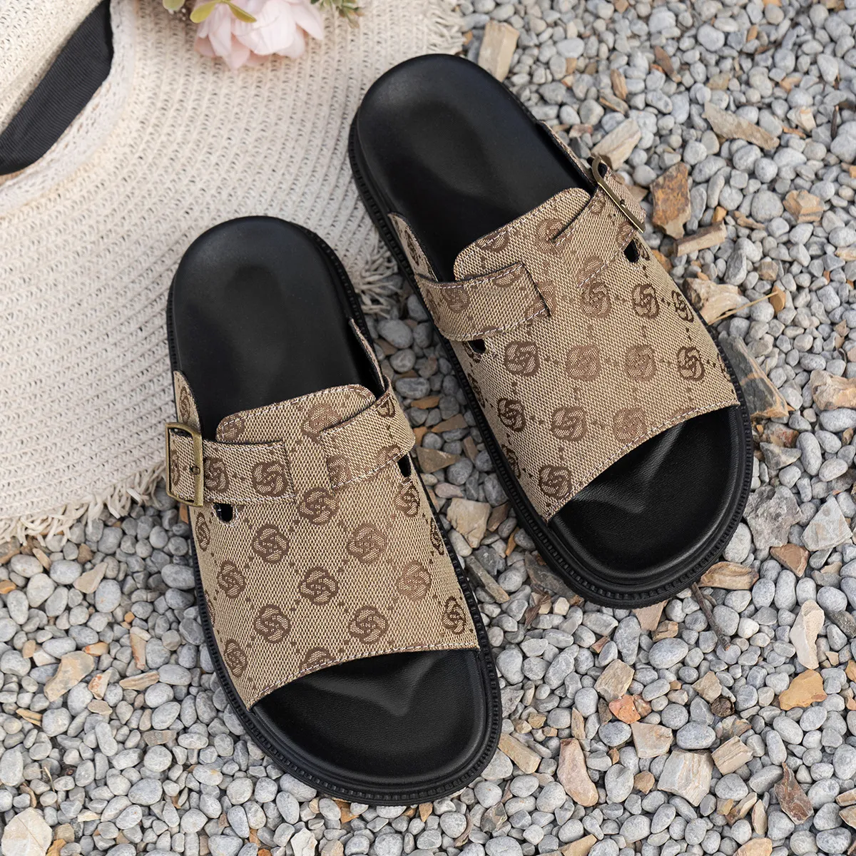 Kostenloser Versand! Neue Designer-Slipper für Damen – flache Sandalen, modische Sommer-Sandalen mit Schnalle._voghion.com