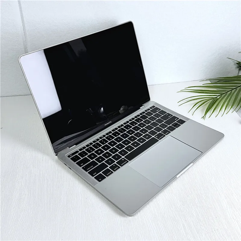 Produit : Modèle Simulé MacBook Pro 13,3 pouces Accessoire Photographie Ordinateur Portable Fait Fin et Léger