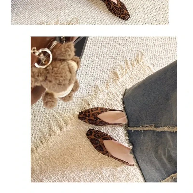 Große Größen 35–43: Damen-Ballerinas aus Leder mit Schlangenmuster, eckiger Zehenpartie und flacher Form – ideal zum Hineinschlüpfen._voghion.com