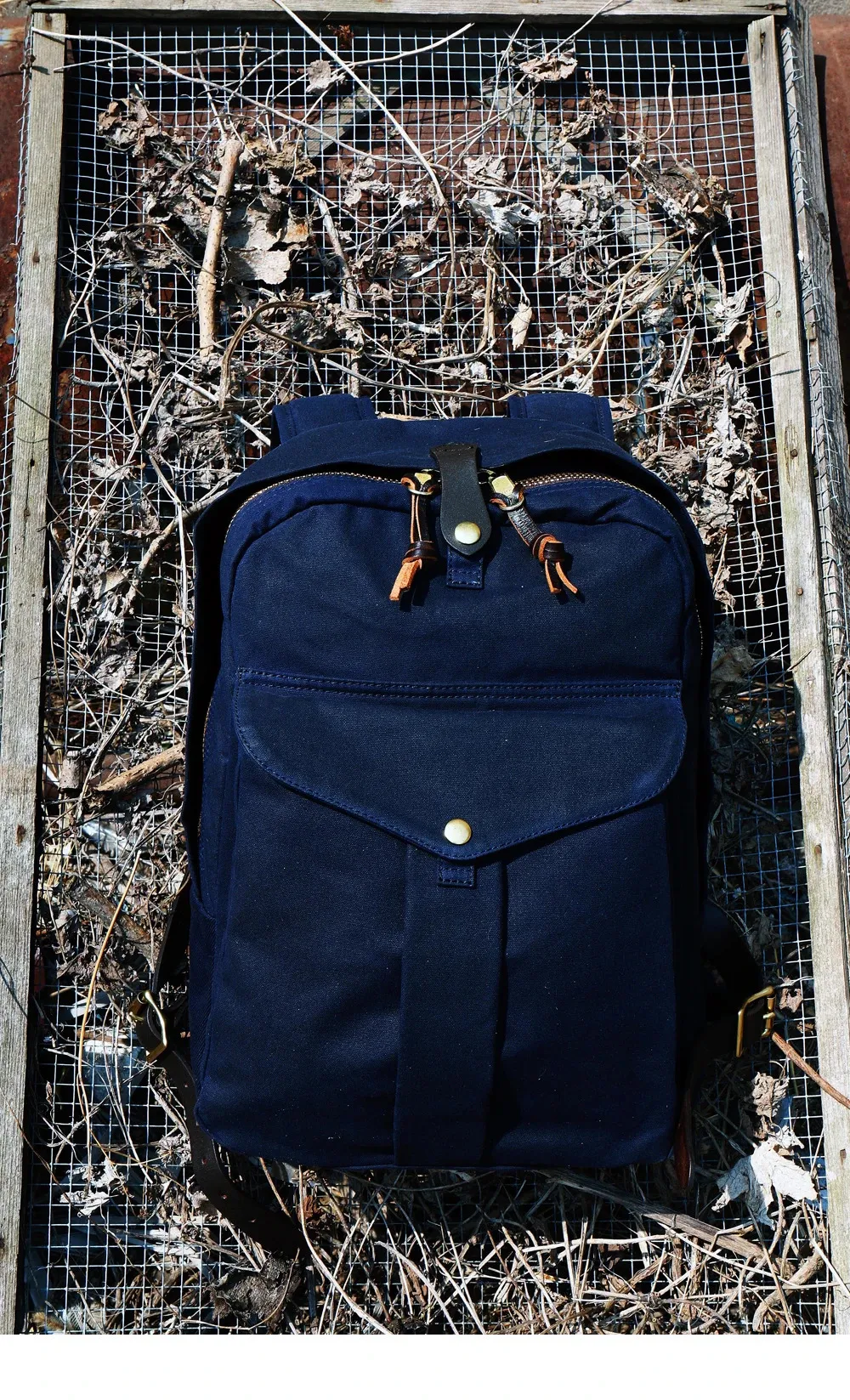 Waterproof Oil Wax Canvas Laptop Backpack For Outdoor Trekking_voghion.com