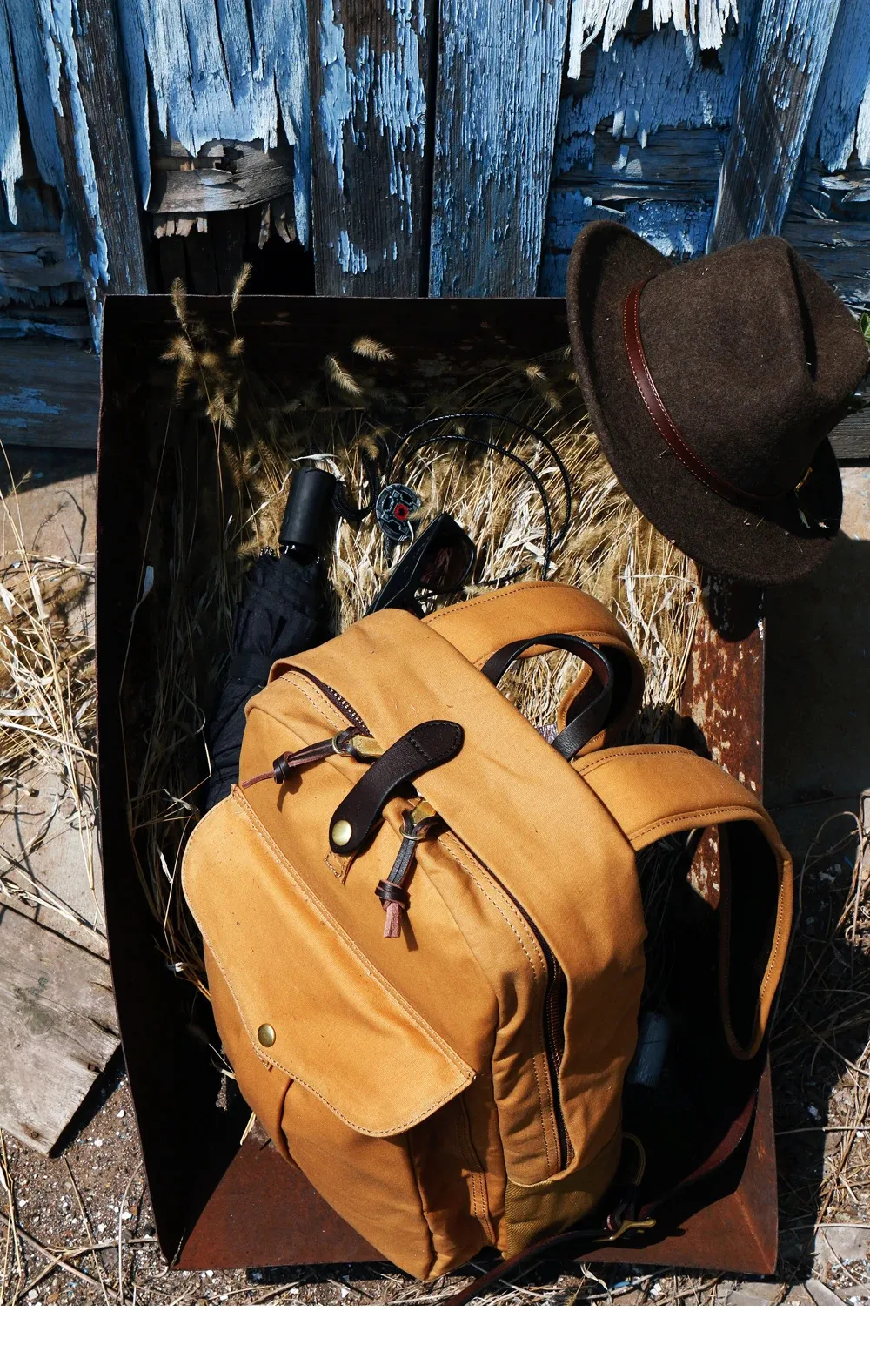 Waterproof Oil Wax Canvas Laptop Backpack For Outdoor Trekking_voghion.com