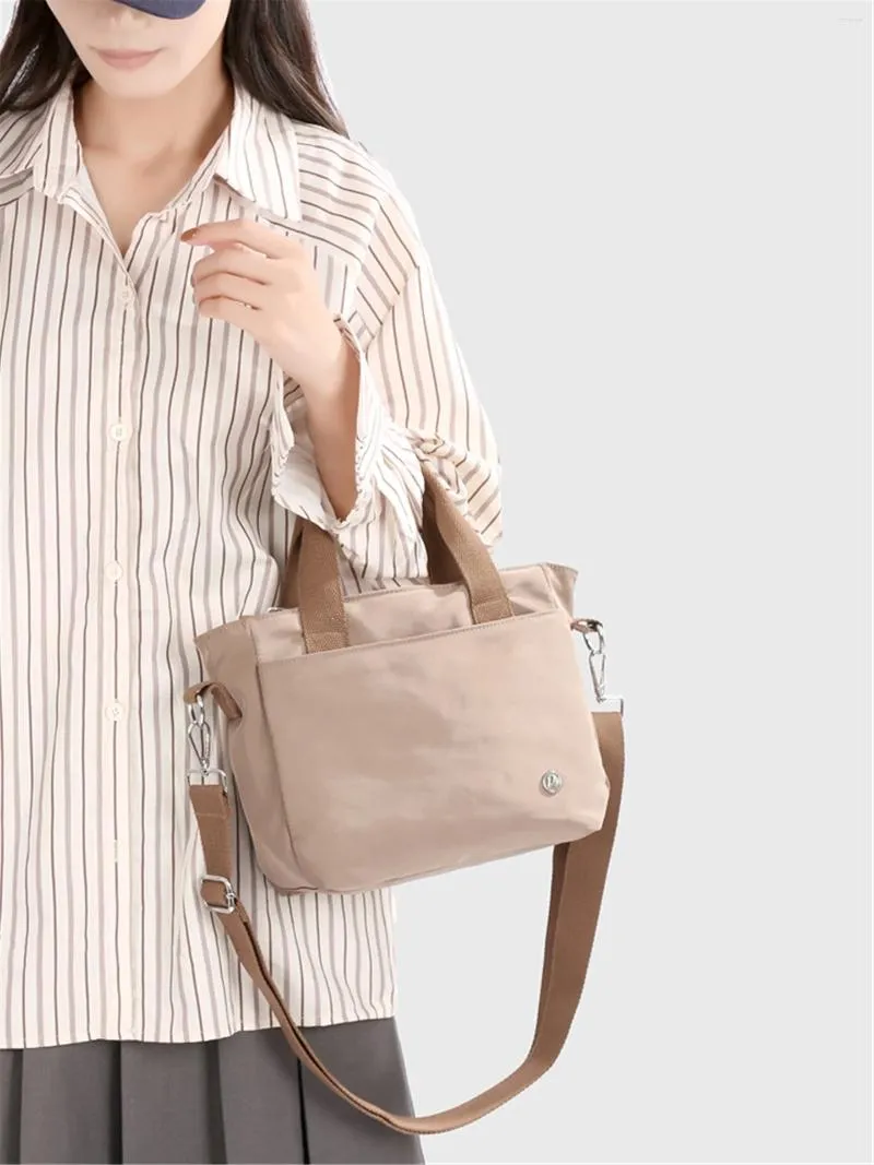 Borsa A Tracolla Donna In Nylon A Mezzaluna, Impermeabile, Grande Capacità, Tracolla Regolabile, Beige