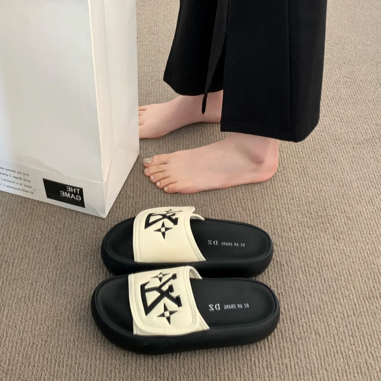 2025 Summer Trend Womens Thick Sole Flip-Flops Korean Style