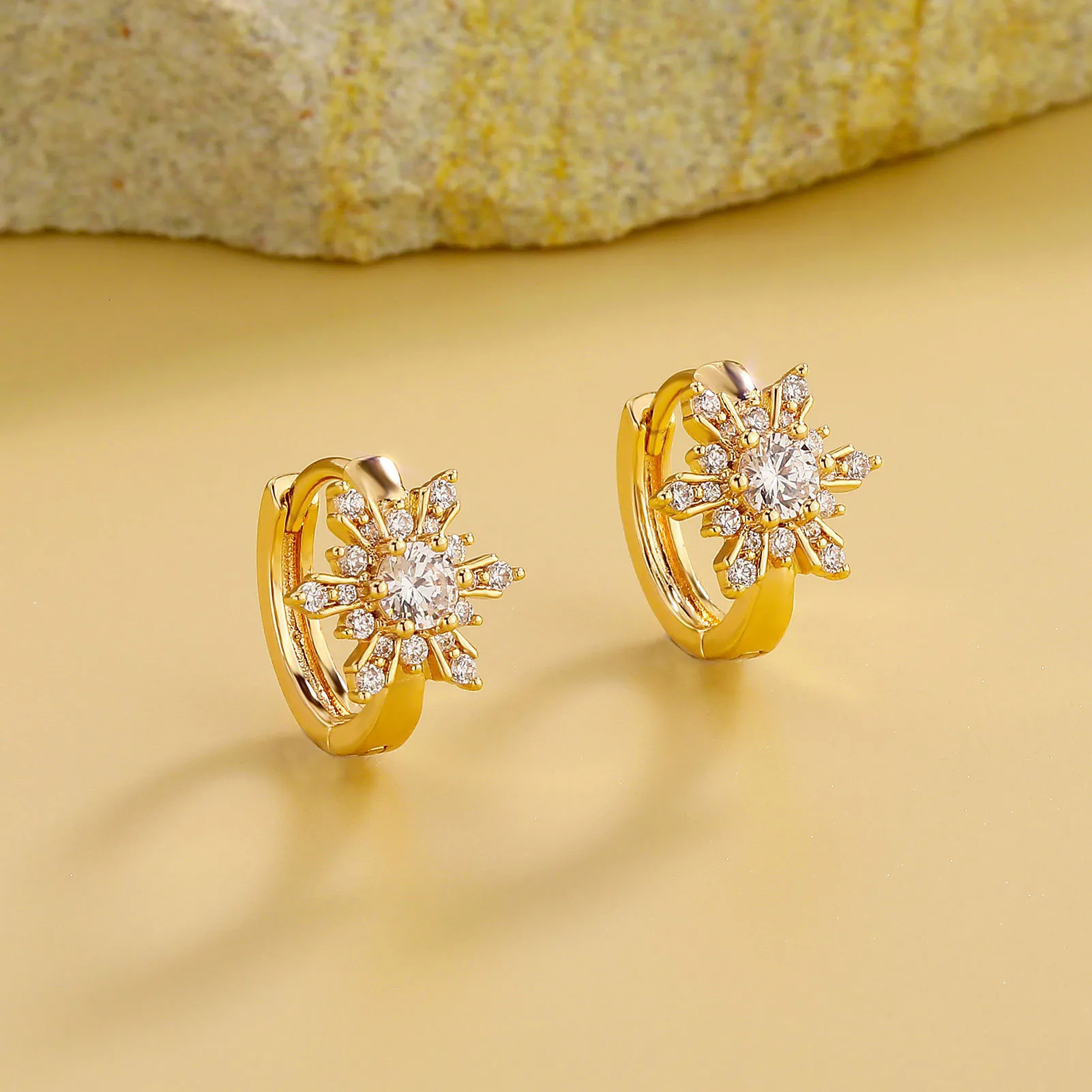 Orecchini A Clip Donna Con Zirconia Cubica, Forma Di Fiore O Fiocco Di Neve, 1,5 Cm, Senza Foro, Regalo Con Scatola Elegante