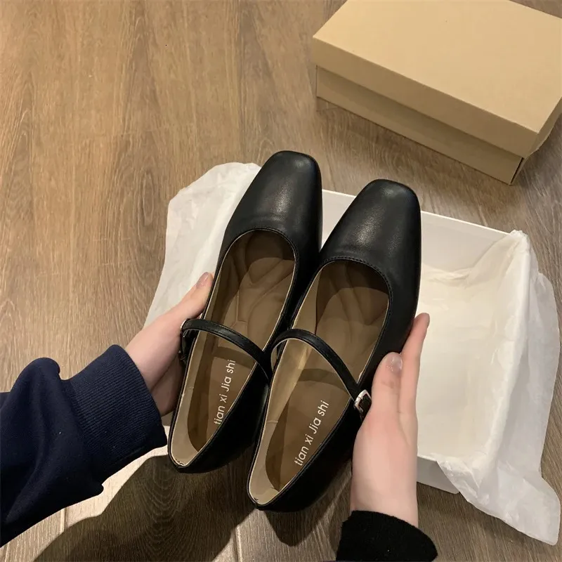 Mary Jane Damenschuhe, elegant, klassisch, Retro, eckige Zehenpartie, bequem, weich, flach geschnitten, niedriger Absatz, Modell 250407_voghion.com