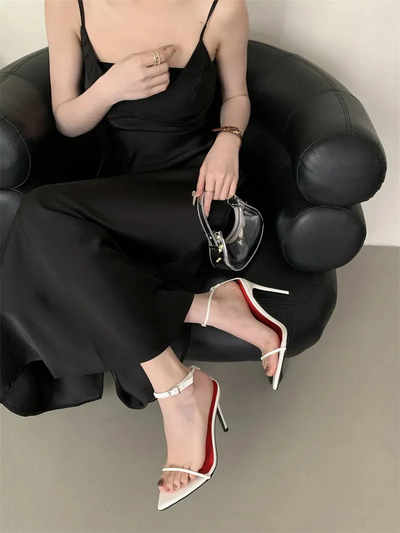 Elegant White Patent Leather Ankle Strap Heels For Women Wedding_voghion.com