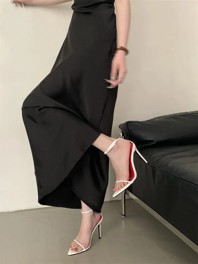 Elegant White Patent Leather Ankle Strap Heels For Women Wedding_voghion.com