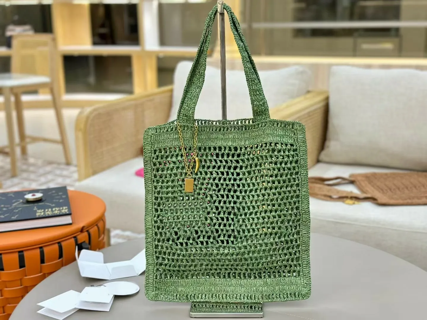 Chloé estate banana ラフィアトート Chloé Summer Banana Tote Bag In Raffia | Chloé US