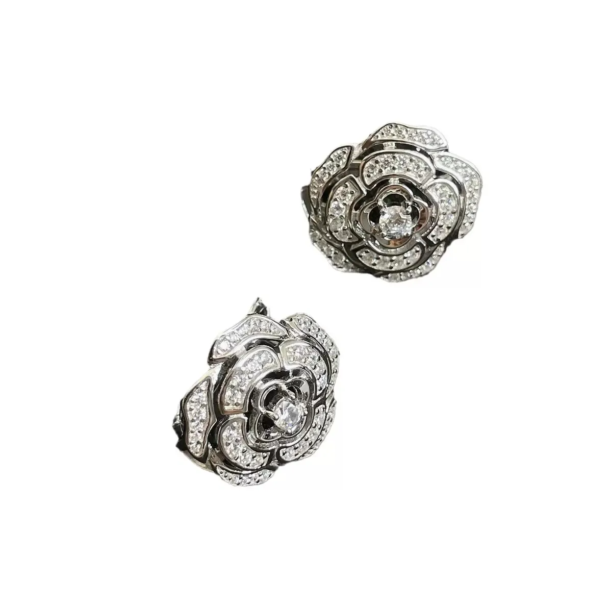 Ensemble collier et clous d'oreilles en cristal et diamants