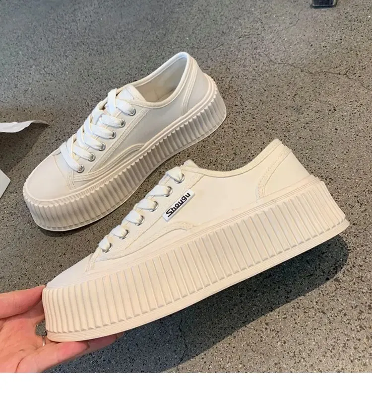 Hoge canvas sneakers voor dames met dikke zool en veters_voghion.com