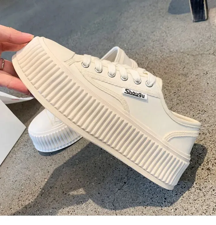 Hoge canvas sneakers voor dames met dikke zool en veters_voghion.com