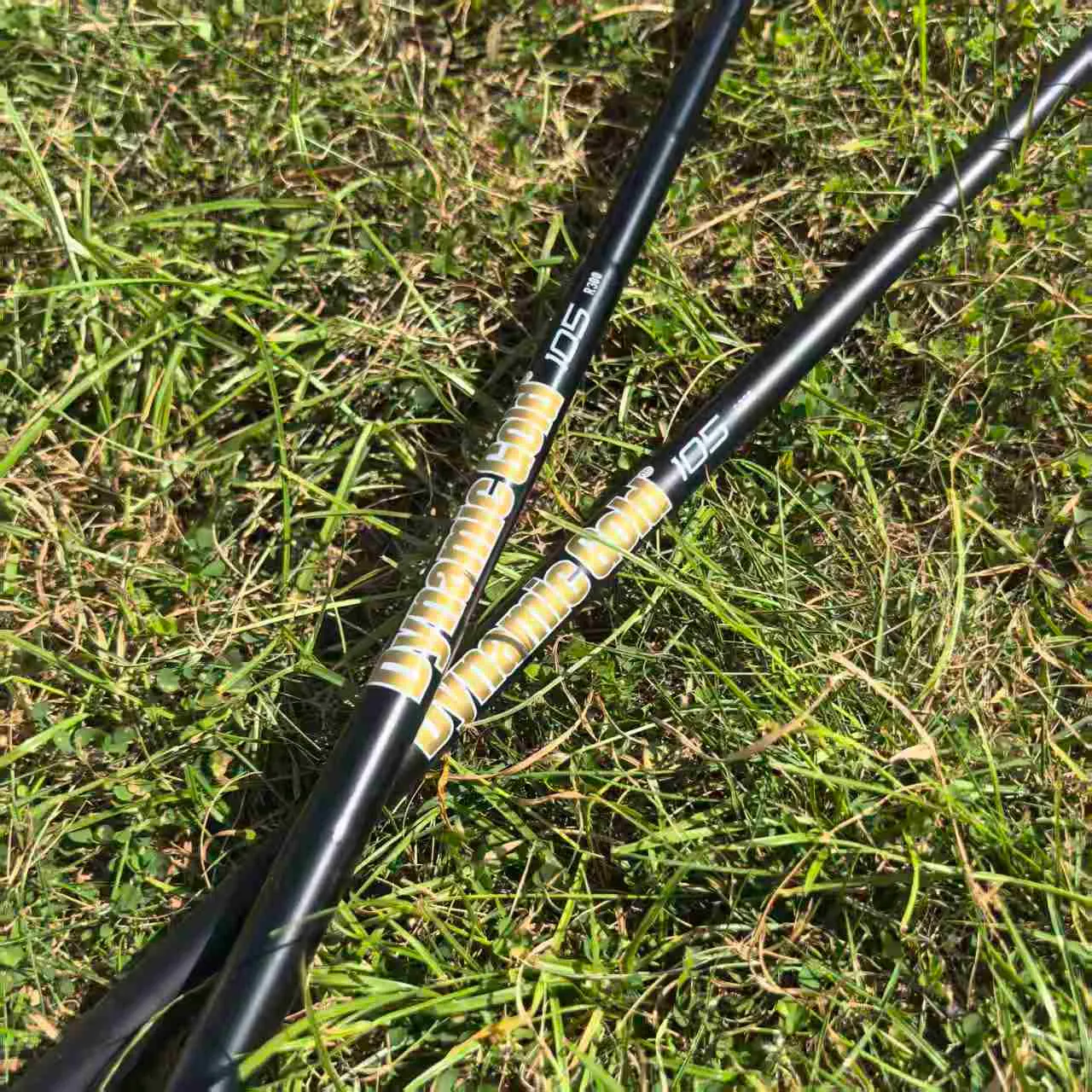 Dynamic Gold 105 S200 R300 Steel Shaft, Black... 
