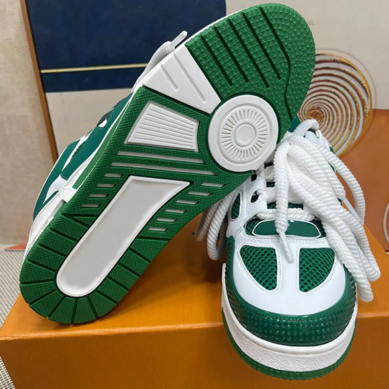 Bulk Designer Bread Sneakers For Women And Men 1854 Bicolor