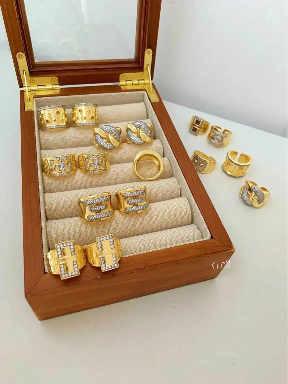 Geometrische vergulde ring met zirkonia voor dames mode sieraad_voghion.com
