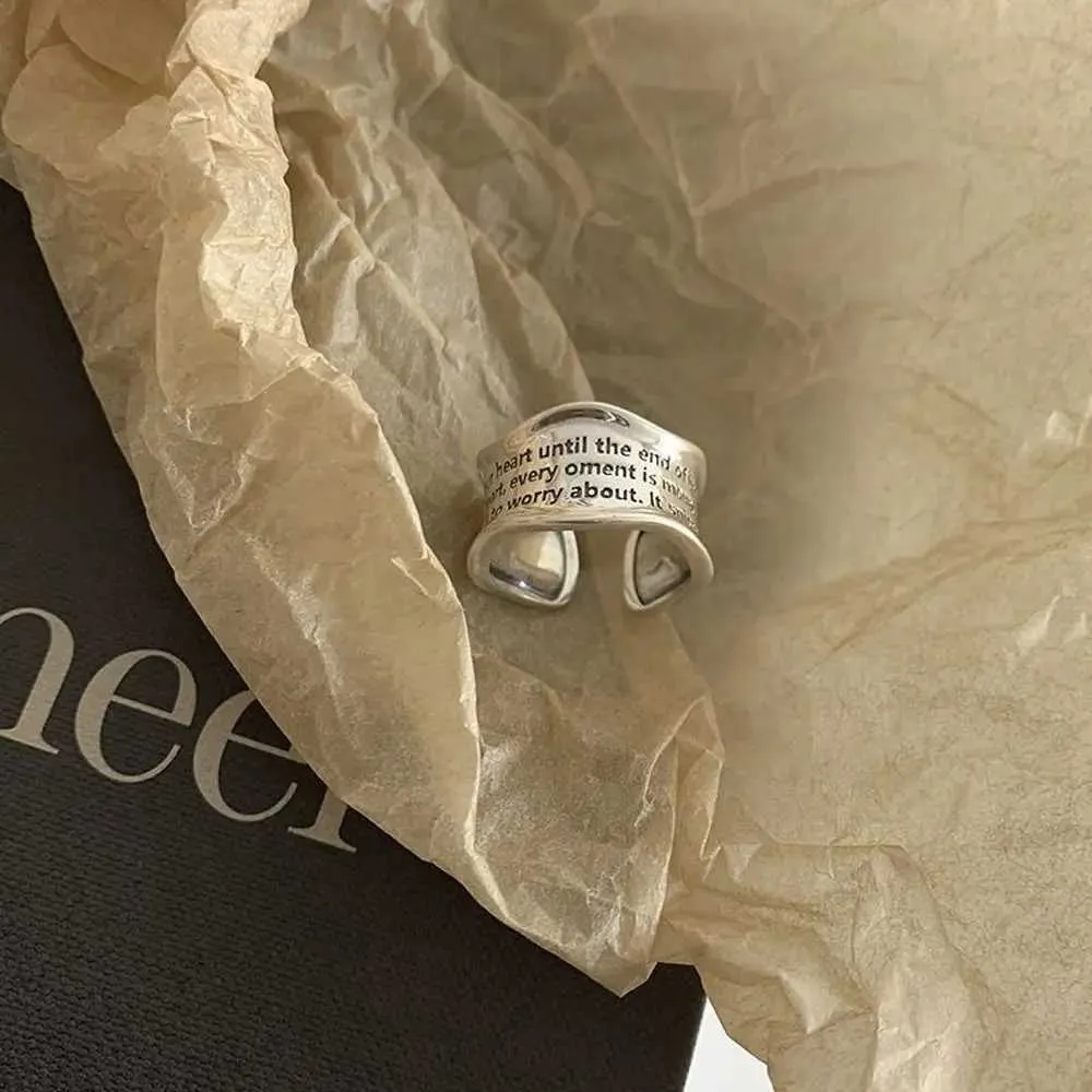 Green Wavy Pattern Designer Ring For Women Minimalist Style_voghion.com