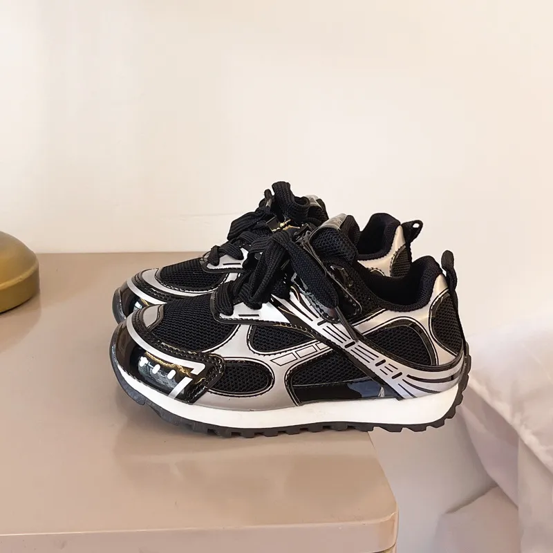 2025 Nuove Scarpe Da Corsa Di Design Di Spedizioni Gratuite Calde