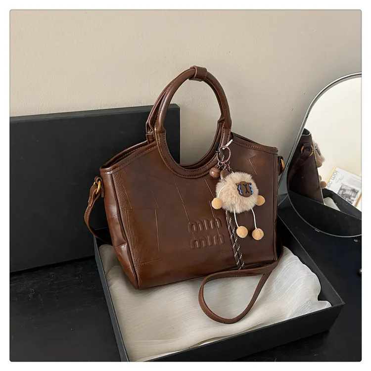 designer bag 2025 new Fashionable high-grade textured soft leather bag for women Versatile handbag Commuter crossbody basket bucket bag
