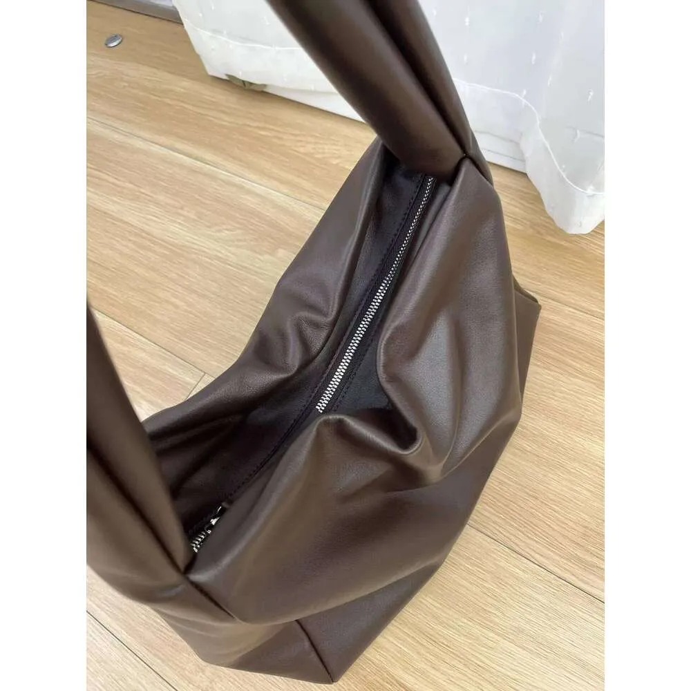 Women's Minimalist Cowhide Shoulder Bag Large Capacity Handbag_voghion.com