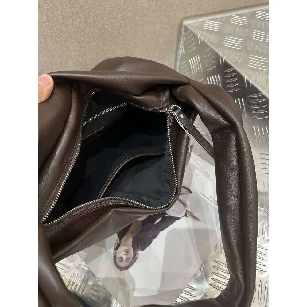 Women's Minimalist Cowhide Shoulder Bag Large Capacity Handbag_voghion.com
