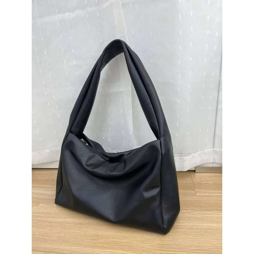 Women's Minimalist Cowhide Shoulder Bag Large Capacity Handbag_voghion.com