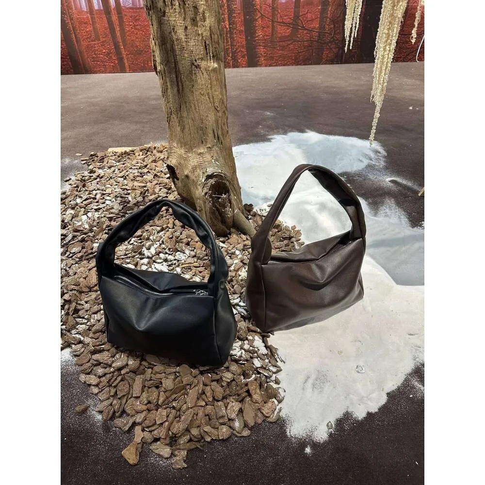 Women's Minimalist Cowhide Shoulder Bag Large Capacity Handbag_voghion.com