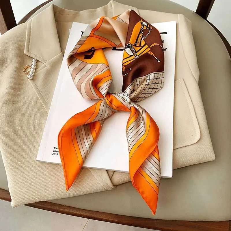 Foulard quadrato in seta di lusso per donna sciarpa raso_voghion.com