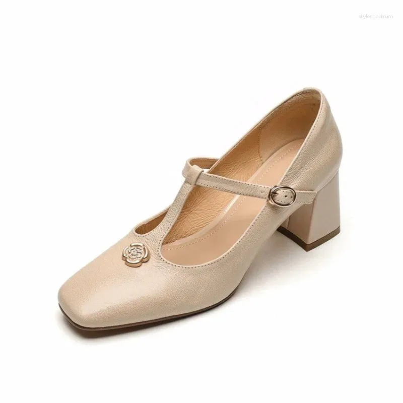 Bequeme Damenschuhe in Übergrößen 35–42: Mary-Jane-Ballerinas aus Lammfell mit eckiger Spitze, weich, bequem und elegant._voghion.com