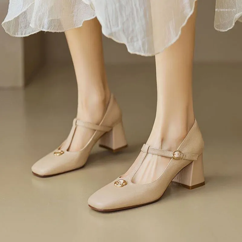 Bequeme Damenschuhe in Übergrößen 35–42: Mary-Jane-Ballerinas aus Lammfell mit eckiger Spitze, weich, bequem und elegant._voghion.com