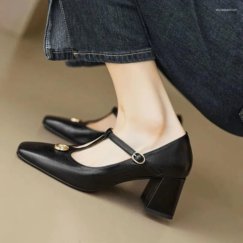 Bequeme Damenschuhe in Übergrößen 35–42: Mary-Jane-Ballerinas aus Lammfell mit eckiger Spitze, weich, bequem und elegant._voghion.com