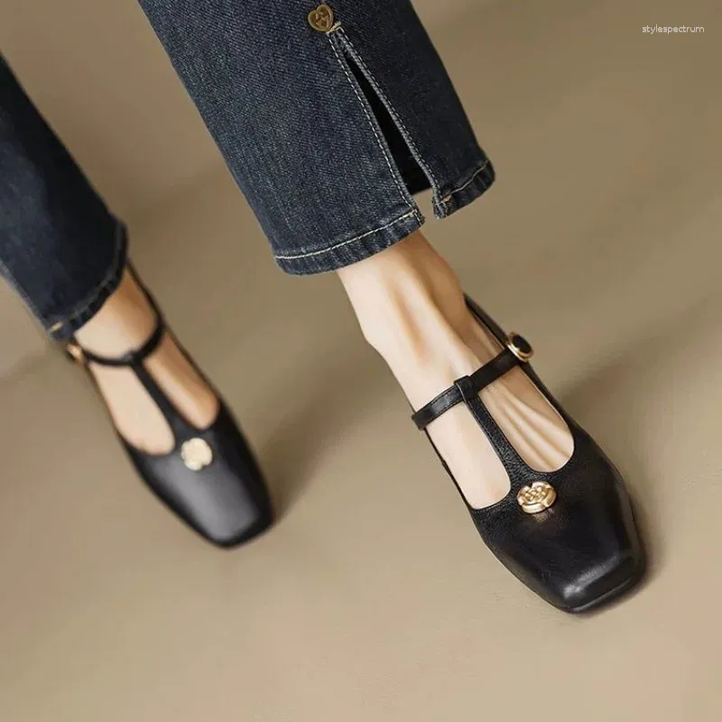 Bequeme Damenschuhe in Übergrößen 35–42: Mary-Jane-Ballerinas aus Lammfell mit eckiger Spitze, weich, bequem und elegant._voghion.com