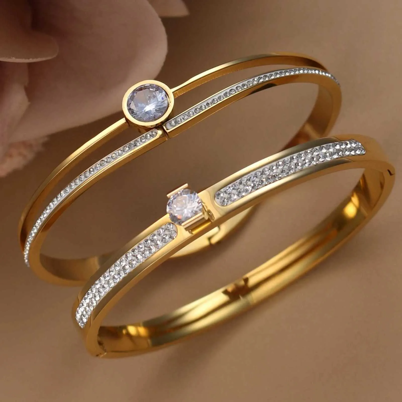 Bracelet jonc XB 028 de haute qualité en acier inoxydable doré avec pendentif en cristal - Vente en gros_voghion.com
