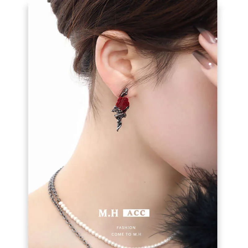 Dhcollections Ins Sweet Cool Girl Design Rose Silver Needle 925 Ear Jewelry High End Sense Snake Wrapped Flower Drop_voghion.com