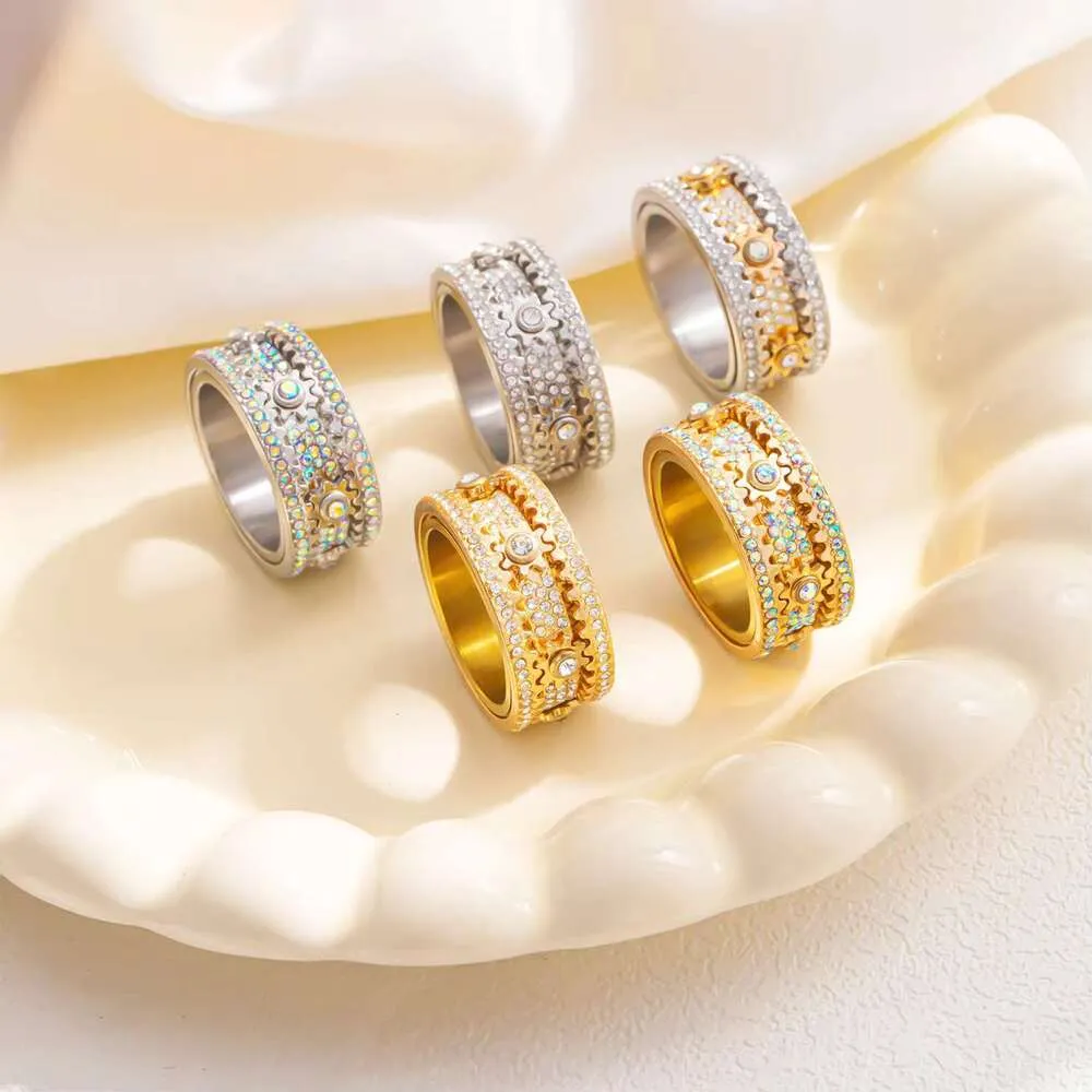 8Mm Wide Anxiety Releasing Rotator Rotatable Couple Men's And Women's Gear Rhinestone Strap Simple Casual Classic_voghion.com