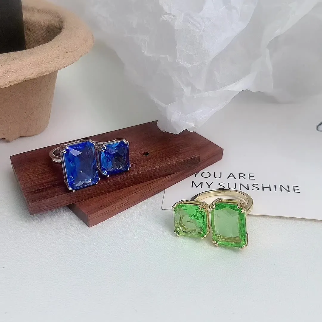 Eleganter blauer quadratischer Edelsteinring für Damen, auffälliger silberfarbener Ring mit Krappenfassung für lässige und formelle Anlässe_voghion.com