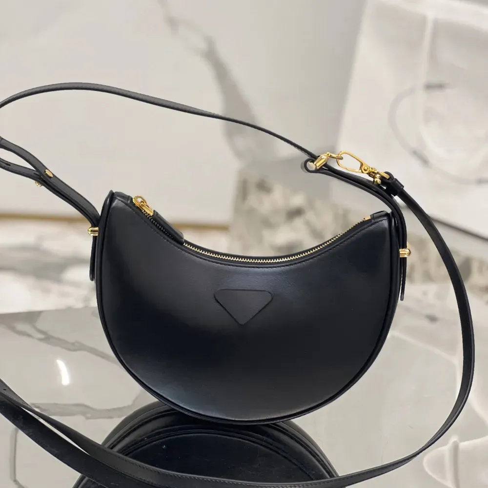 Designer Leather Shoulder Half Moon Bag With Chain Strap Designer Leather Shoulder Half Moon Bag With Chain Strap
