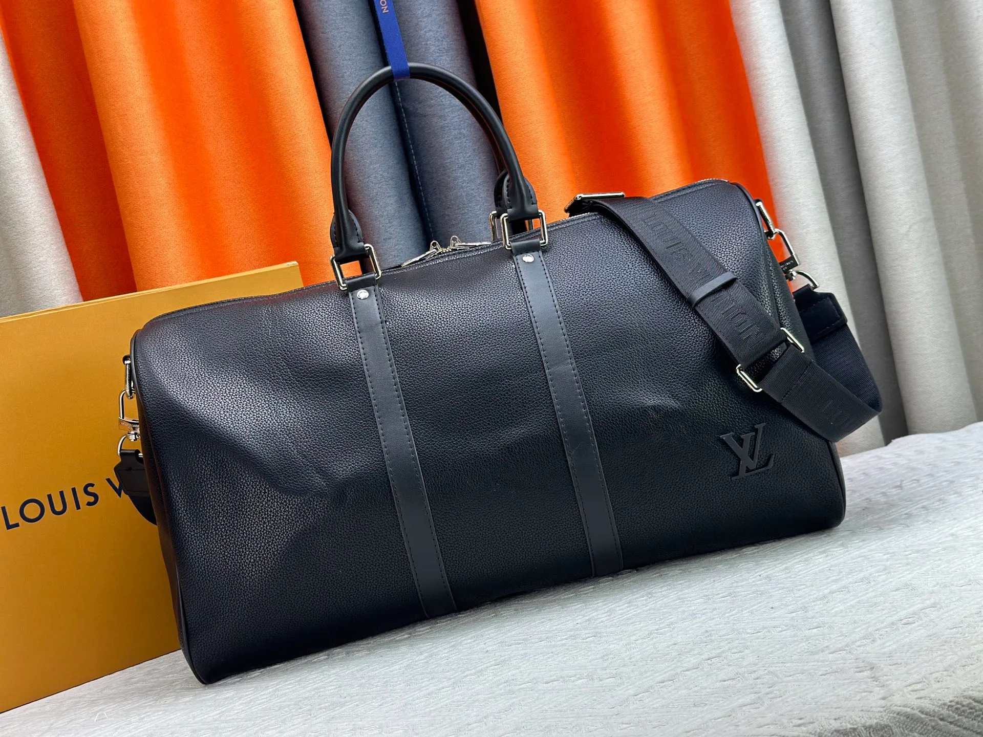 Men's Travel Duffel Bag: Zippered, 36-55L Capacity