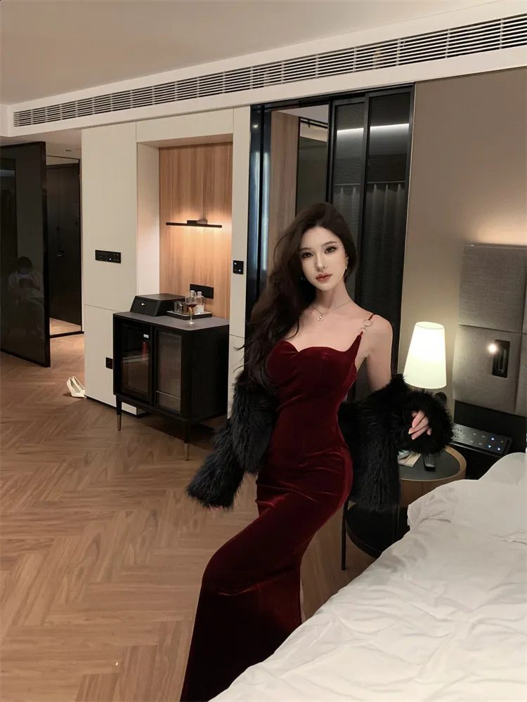 Burgundy Velvet Velvet long dress formal with V-Neck and Backless - Perfect for Parties and Evening Runways (Style 241009) Burgundy Velvet Velvet long dress formal with V-Neck and Backless - Perfect for Parties and Evening Runways (Style 241009)