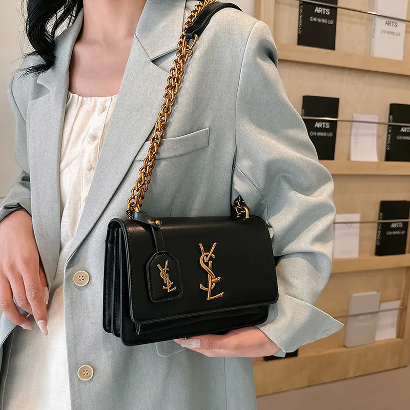 Best Selling Premium Elegant Women's Bags 2025 New Trendy Chain Shoulder Bag Fashion Versatile Crossbody Small Square Bag free shipping