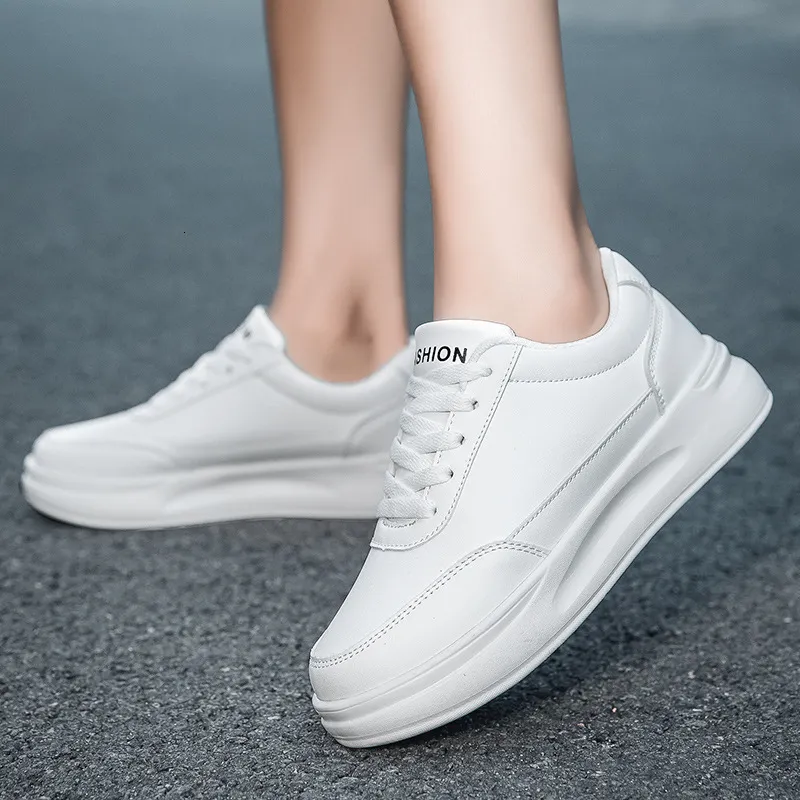 Paar-Style Weiß für Damen Frühling Neu Vielseitig Student Sport Flache Sohle Lässig Dicke Sohle Höhenvergrößerungsbrett_voghion.com