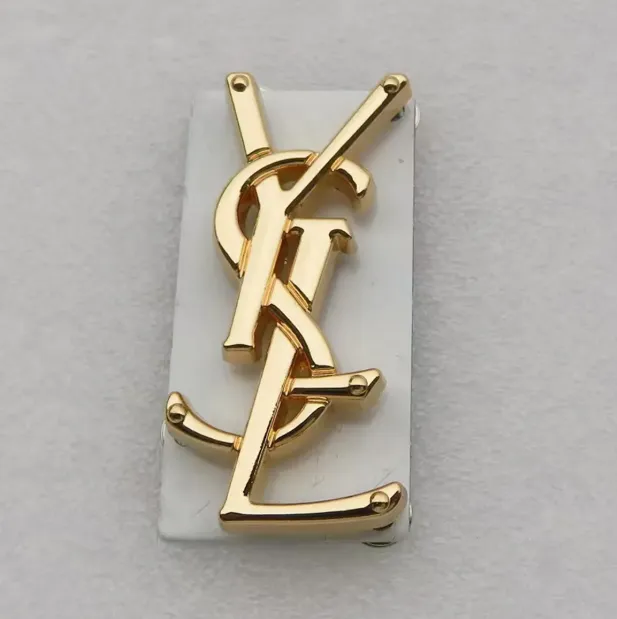 Brosche Designer YSaintL Brosche Luxusbrosche Buchstabe Vergoldetes ...
