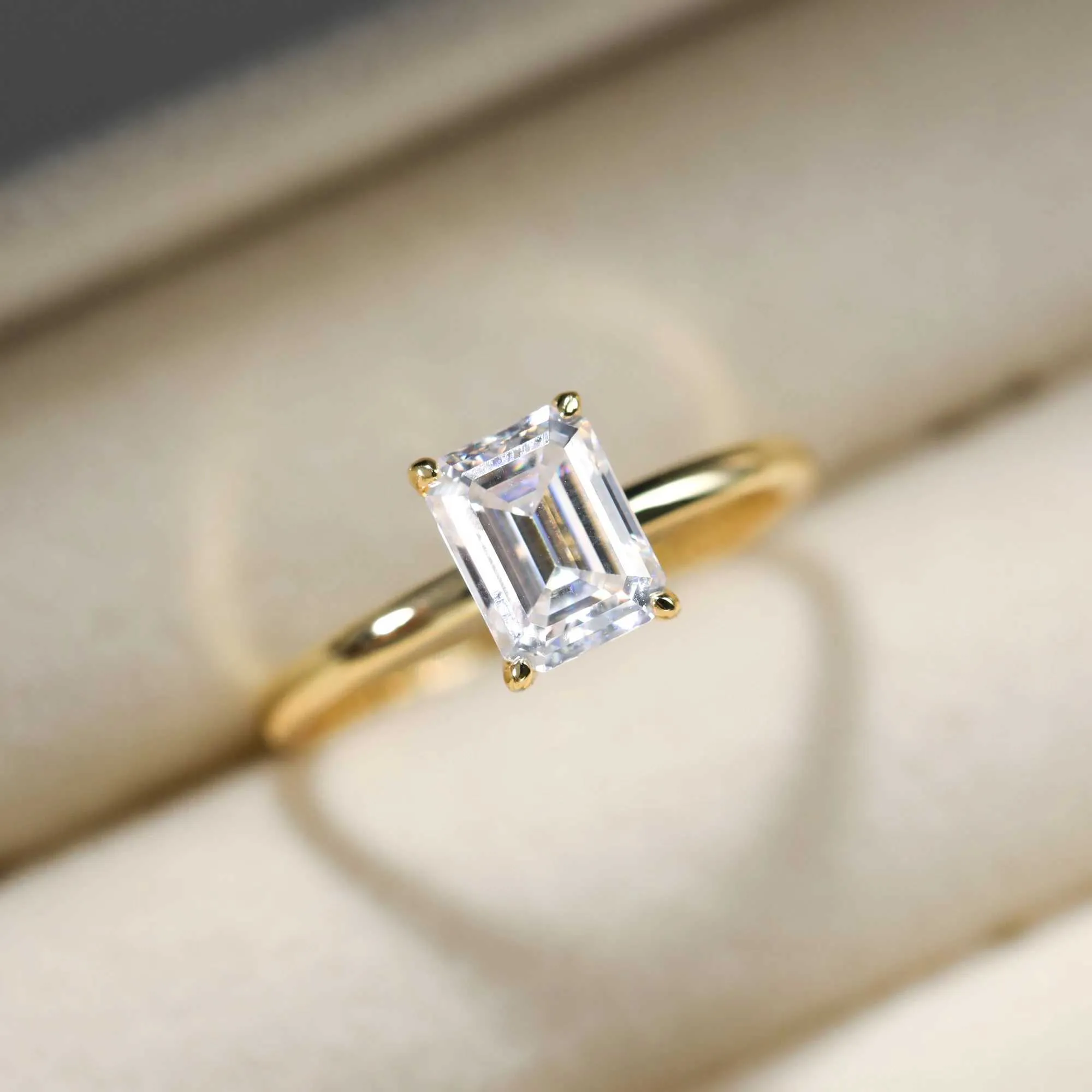 Emerald cut moissanitring i 925 sterling silver för dam_voghion.com