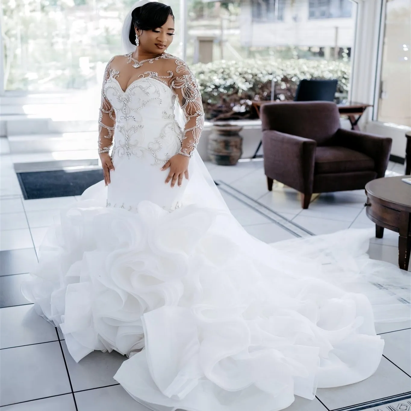 Plus Size Ivory layered mermaid wedding dress with Beaded Crystals and Organza Tiers - Full Sleeves Bridal Gown for Bride (2025 Arabic Aso Ebi) Zj077