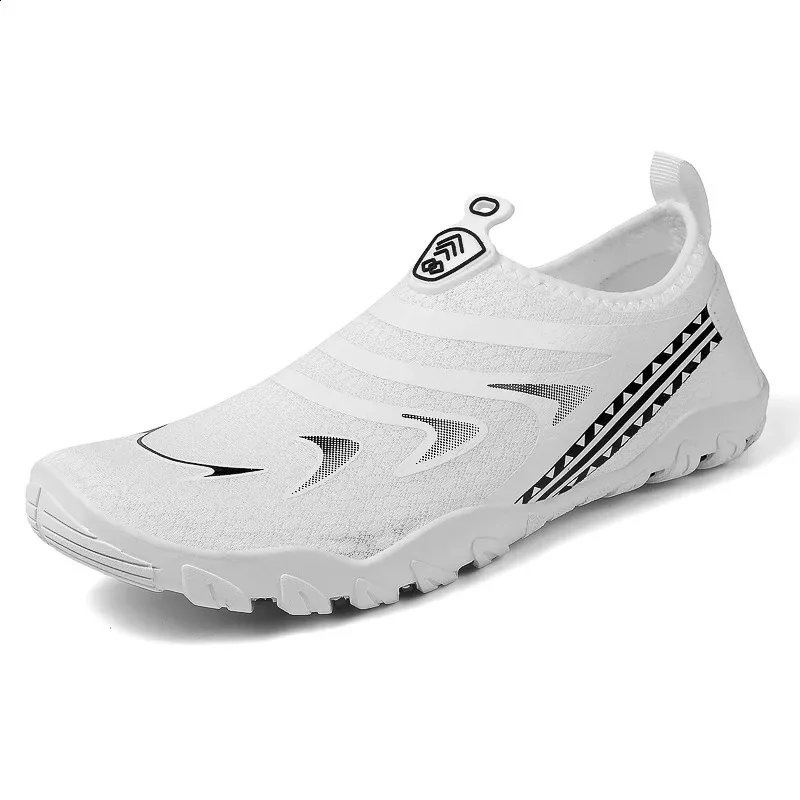 Scarpe da spiaggia estive unisex per uomo e donna, modello barefoot, per adulti, con fori, ideali per il mare e l'acqua. Disponibili anche in taglie forti come la 47 e la 48. Codice articolo: 250206._voghion.com