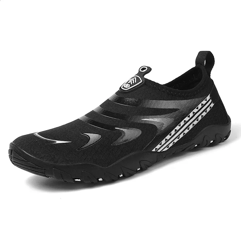 Scarpe da spiaggia estive unisex per uomo e donna, modello barefoot, per adulti, con fori, ideali per il mare e l'acqua. Disponibili anche in taglie forti come la 47 e la 48. Codice articolo: 250206._voghion.com