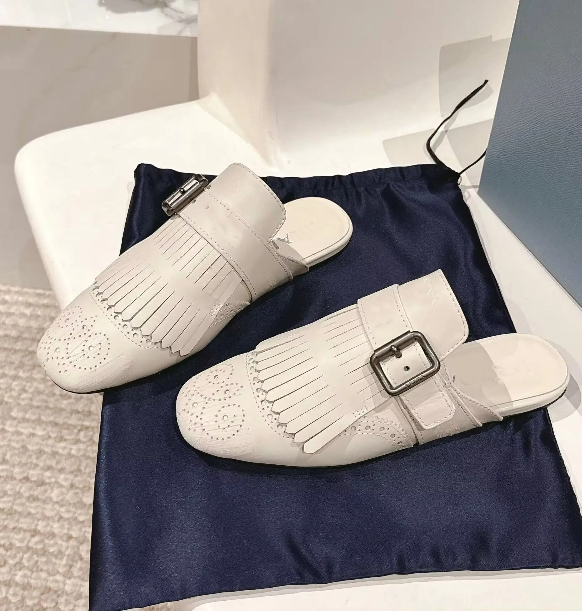 【日本入手困難】Shuffle fringed monk strap leather mules Famous Design Women Shuffle Fringed Monk Strap Leather Mules