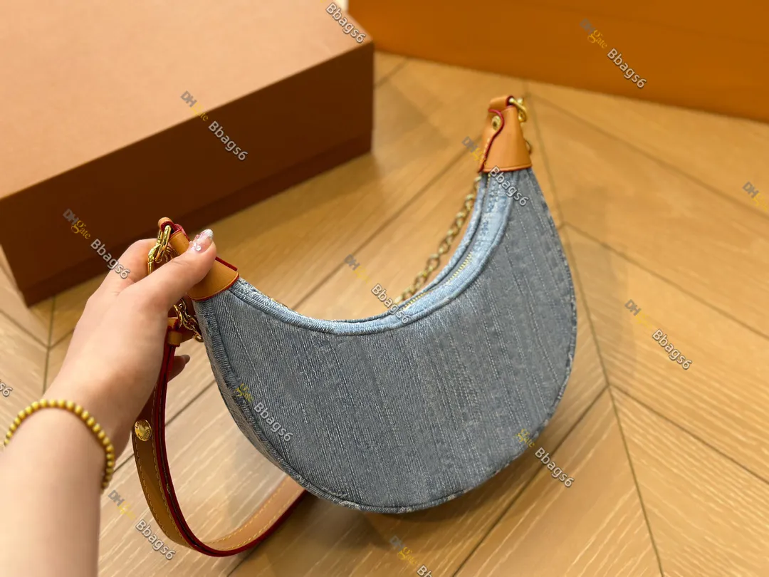 LOVECHARM ■ Elo Hobo Bag Medium Denim ショルダーバッグ Luxury Designer Leather Hobo Half Moon Bag With Loop Closure