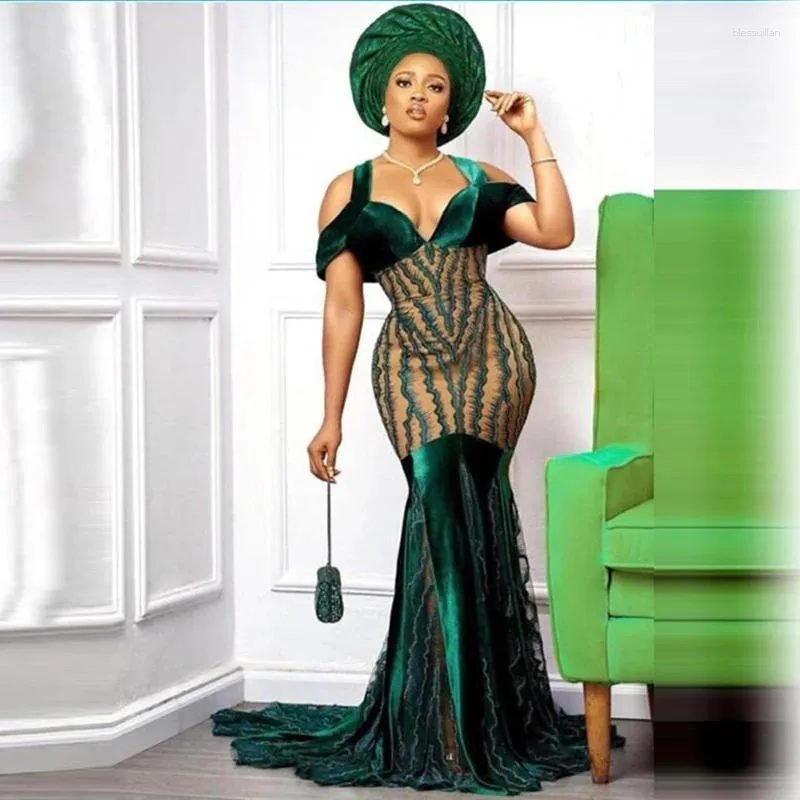 green emerald velvet dress Off the Shoulder Green Prom Dresses Plus Size Vintage Ball Gowns 66742 –  Viniodress main image 0